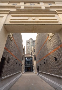 Şangay, Çin. 7 Ocak 2025. Şehir merkezindeki modern ve geleneksel binaların dış görünüşü.