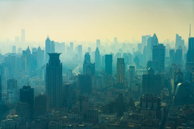 Şangay, Çin. 8 Ocak 2025. Şehrin gökdelenlerinin panoramik görüntüsü Doğu İnci Kulesi 'nden alındı.