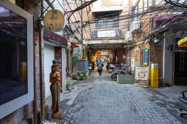 Şangay, Çin. 10 Ocak 2025. Şehir merkezindeki Tianzifang bölgesindeki dar sokaklar görülüyor.