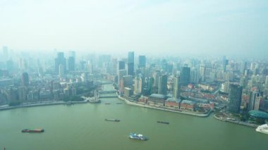 Şangay, Çin. 7 Ocak 2025. Huangou Nehri 'nin doğu kulesinden panoramik hava görüntüsü.