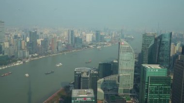Şangay, Çin. 7 Ocak 2025. Huangou Nehri 'nin doğu kulesinden panoramik hava görüntüsü.