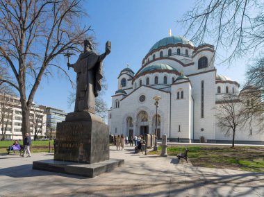 Belgrad, Sırbistan. 21 Mart 2025. St. Sava Ortodoks Tapınağı 'nın şehir merkezindeki dış görüntüsü.