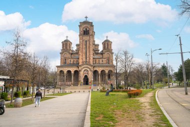 Belgrad, Sırbistan. 22 Mart 2025. Şehrin tarihi merkezindeki St. Mark Ortodoks Kilisesi 'nin dış görünüşü.
