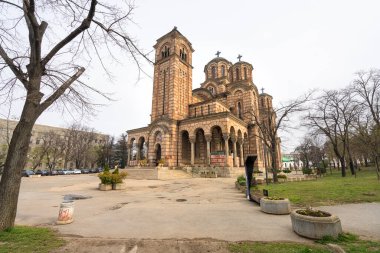 Belgrad, Sırbistan. 22 Mart 2025. Şehrin tarihi merkezindeki St. Mark Ortodoks Kilisesi 'nin dış görünüşü.