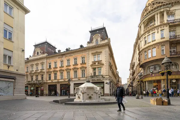 Belgrad, Sırbistan. 22 Mart 2025, şehir merkezindeki Kneza Mihaila yaya yolu manzaralı.