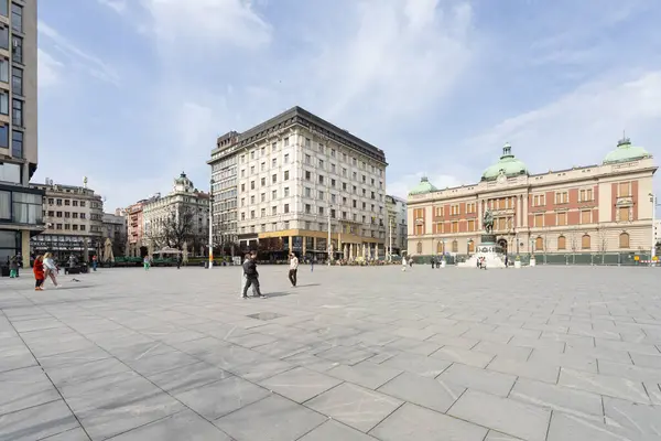 Belgrad, Sırbistan. 22 Mart 2025. Sırbistan Ulusal Müzesi 'nin şehir merkezindeki dış görünümü
