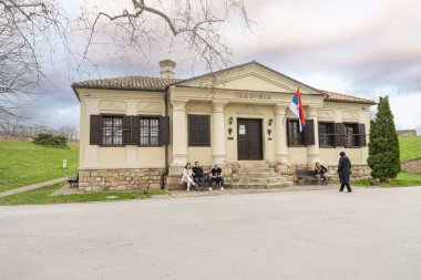 Belgrad, Sırbistan. 22 Mart 2025. Şehrin tarihi merkezindeki Doğal Tarih Müzesi 'nin dış görünüşü.