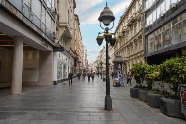 Belgrad, Sırbistan. 23 Mart 2025 tarihi şehir merkezindeki Kneza Mihaila Bulvarı manzarası
