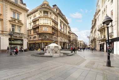 Belgrad, Sırbistan. 22 Mart 2025 tarihi şehir merkezindeki Kneza Mihaila Bulvarı manzarası