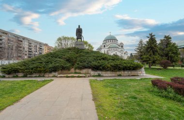 Belgrad, Sırbistan. 22 Mart 2025. Karadorde heykelinin şehir merkezindeki bir parktaki görüntüsü.