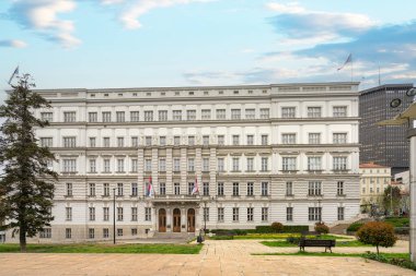 Belgrad, Sırbistan. 22 Mart 2025. Maliye Bakanlığı 'nın şehir merkezindeki dış görünümü.