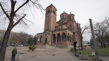 Belgrad, Sırbistan. 22 Mart 2025. Şehrin tarihi merkezindeki St. Mark Ortodoks Kilisesi 'nin dış görünüşü.