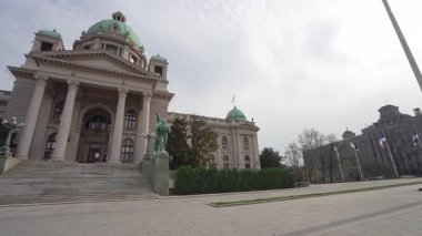 Belgrad, Sırbistan. 22 Mart 2025. Ulusal Meclis Platosu 'nun dış görünüşü. Şehrin tarihi merkezinde.