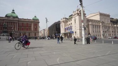 Belgrad, Sırbistan. 22 Mart 2025. Sırbistan Ulusal Müzesi 'nin şehir merkezindeki dış görünümü