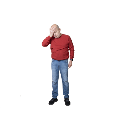 Elleri başının üstünde acı çeken bir adam.