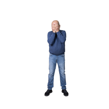 Şeffaf bir arka planda elleri yüzü kapalı bir adam.