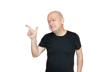 Şeffaf bir arka planda parmakları olan bir adam silah hareketi yapıyor.