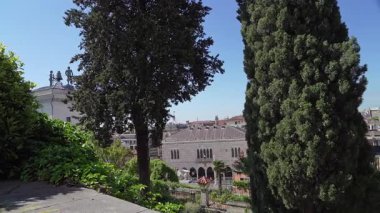 Udine, İtalya. 9 Mayıs 2025. Castle Hill 'den şehrin panoramik manzarası.