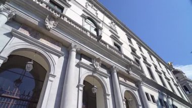 Udine, İtalya. 9 Mayıs 2025. Kale cephesinin panoramik görüntüsü.