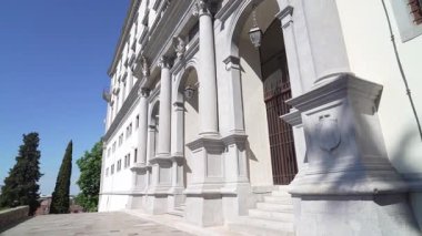 Udine, İtalya. 9 Mayıs 2025. Kale cephesinin panoramik görüntüsü.