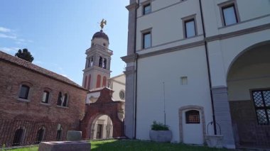 Udine, İtalya. 9 Mayıs 2025. Kale cephesinin panoramik görüntüsü.