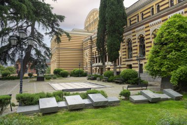 Tiflis, Georgia. 17 Mayıs 2025. Tiflis Opera ve Bale Tiyatrosu 'nun dış görünüşü.