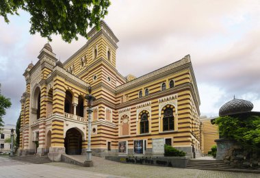 Tiflis, Georgia. 17 Mayıs 2025. Tiflis Opera ve Bale Tiyatrosu 'nun dış görünüşü.