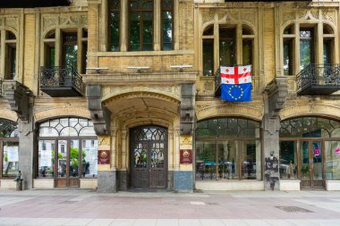 Tiflis, Georgia. 17 Mayıs 2025. Shota Rustaveli Tiyatrosu ve Film Üniversitesi 'nin dış görünüşü.