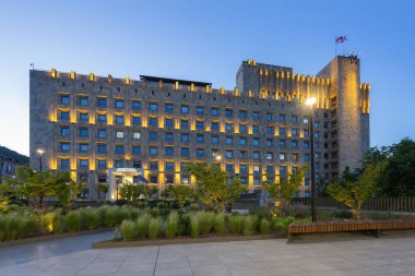 Tiflis, Georgia. 16 Mayıs 2025. Gürcistan Hükümeti İdaresi 'nin şehir merkezindeki dış görünüşü.