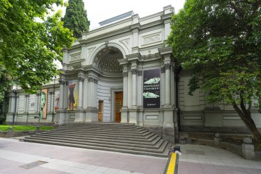 Tiflis, Georgia. 17 Mayıs 2025. Şehir merkezindeki Ulusal Galeri 'nin dış görüntüsü