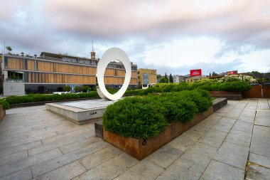 Tiflis, Georgia. 17 Mayıs 2025. Rose Revolution meydanının panoramik görüntüsü şehir merkezinde.