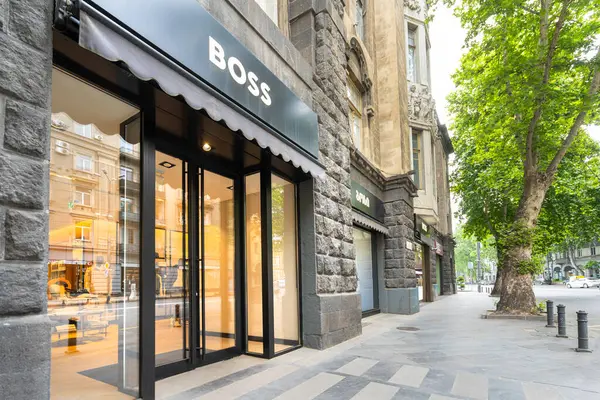 Tiflis, Georgia. 17 Mayıs 2025. Şehir merkezindeki Patron Lüks Marka Mağazası 'nın dış görünüşü