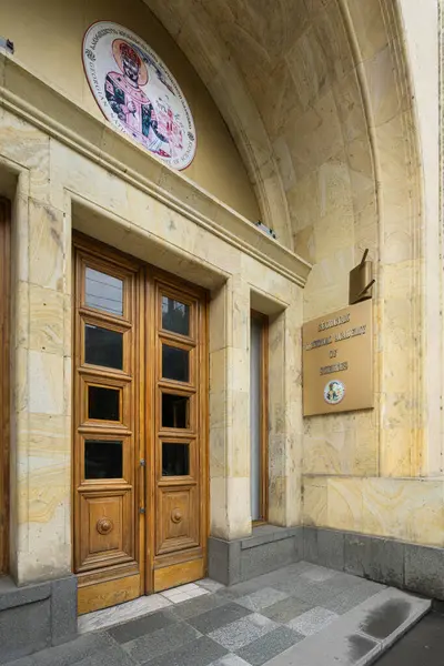 Tiflis, Georgia. 17 Mayıs 2025. Dış görünüm. Şehir merkezinde Gürcistan Ulusal Bilim Akademisi inşa ediliyor