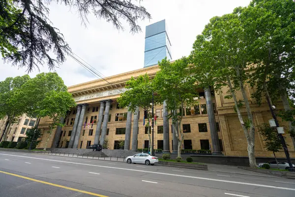 Tiflis, Georgia. 17 Mayıs 2025. Şehir merkezindeki Biltmore Oteli 'nin dış görüntüsü.