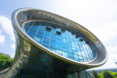 Tiflis, Georgia. 17 Mayıs 2025. Şehir merkezindeki Rike Müzik Tiyatrosu ve Sergi Merkezi