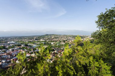 Tiflis, Georgia. 17 Mayıs 2025. Sololaki tepesinden şehrin panoramik manzarası.