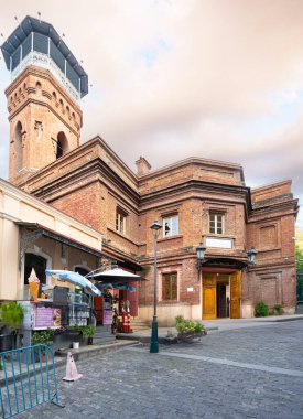 Tiflis, Georgia. 17 Mayıs 2025. Şehir merkezindeki Tiflis Juma Camii binasının dış görüntüsü