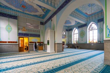 Tiflis, Georgia. 17 Mayıs 2025. Şehir merkezindeki Tiflis Juma Camii binasının kapalı manzarası.