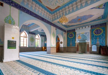 Tiflis, Georgia. 17 Mayıs 2025. Şehir merkezindeki Tiflis Juma Camii binasının kapalı manzarası.
