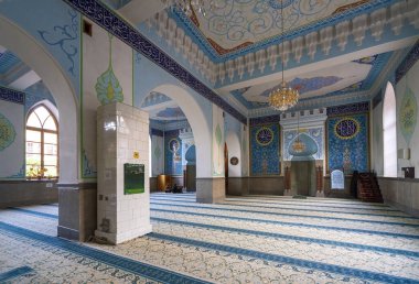 Tiflis, Georgia. 17 Mayıs 2025. Şehir merkezindeki Tiflis Juma Camii binasının kapalı manzarası.