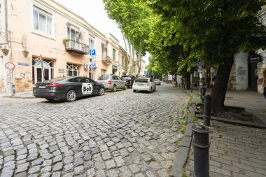 Tiflis, Georgia. 16 Mayıs 2025. Şehrin tarihi merkezinin tipik caddelerinin manzarası.