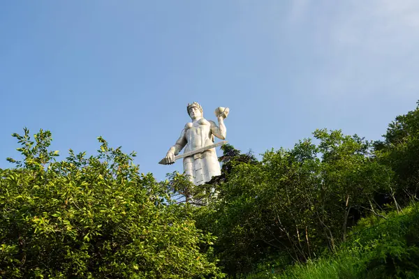 Tiflis, Georgia. 17 Mayıs 2025. Kartlis Deda, şehre tepeden bakan Georgia heykelinin annesi.