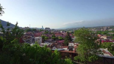 Tiflis, Georgia. 17 Mayıs 2025. Şehrin havadan görünüşü.