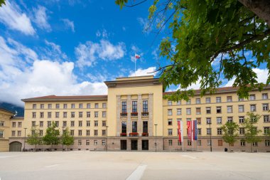 Innsbruck, Avusturya. 31 Temmuz 2025. Şehir merkezindeki Tyrol İl Yönetimi Ofisi 'nin dış görünümü
