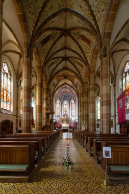 Innsbruck, Avusturya. 1 Ağustos 2025. Şehir merkezindeki St. Nicholas Kilisesi 'nin iç manzarası.