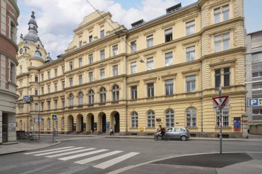 Innsbruck, Avusturya. 1 Ağustos 2025. Şehir merkezindeki ana postane binasının dış görüntüsü.