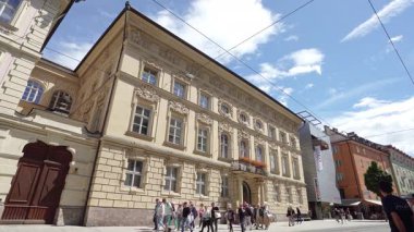 Innsbruck, Avusturya. 31 Temmuz 2025. Taxipalais 'in dış görünüşü, şehir merkezindeki Tyrolean Sanat Galerisi