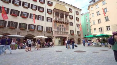 Innsbruck, Avusturya. 31 Temmuz 2025. Tarihi şehir merkezindeki Altın Çatı 'nın dış görünüşü