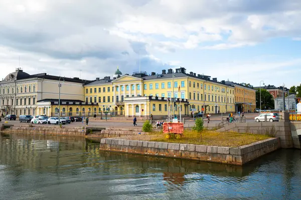 Helsinki, Finlandiya. 26 Ağustos 2025. Şehir merkezindeki Başkanlık Sarayı 'nın dış görünüşü.