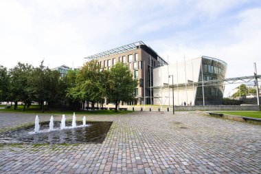 Helsinki, Finlandiya. 27 Ağustos 2025. Şehir merkezindeki Küçük Parlamento 'nun dış görünüşü.